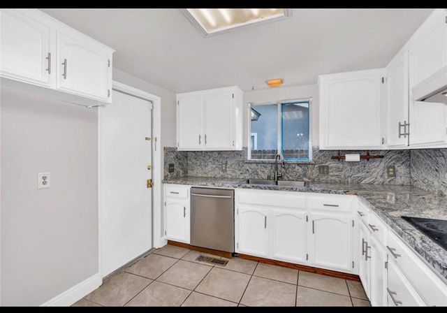 2265 E Herndon Avenue, Fresno, CA 93720