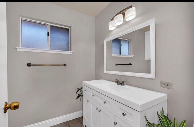 2265 E Herndon Avenue, Fresno, CA 93720