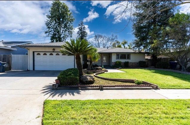 2265 E Herndon Avenue, Fresno, CA 93720