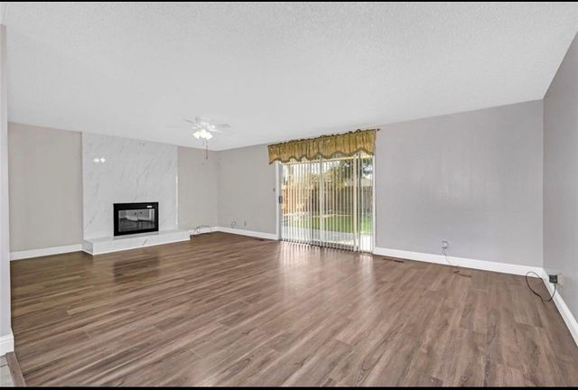 2265 E Herndon Avenue, Fresno, CA 93720