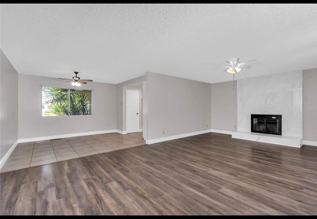 2265 E Herndon Avenue, Fresno, CA 93720