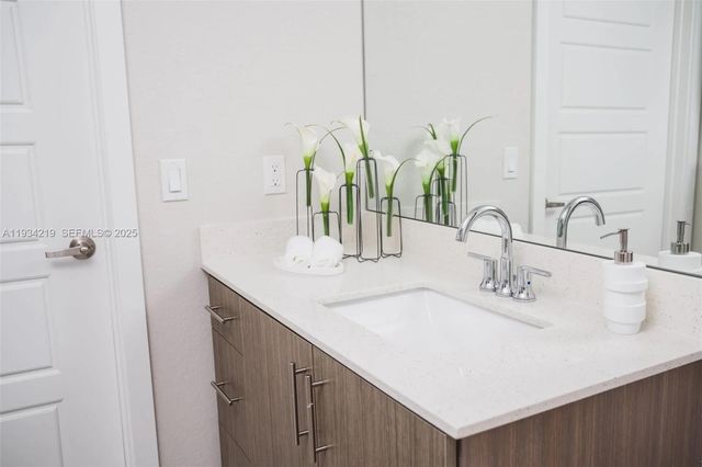 1170 NW 11th St A-304, Miami, FL 33136