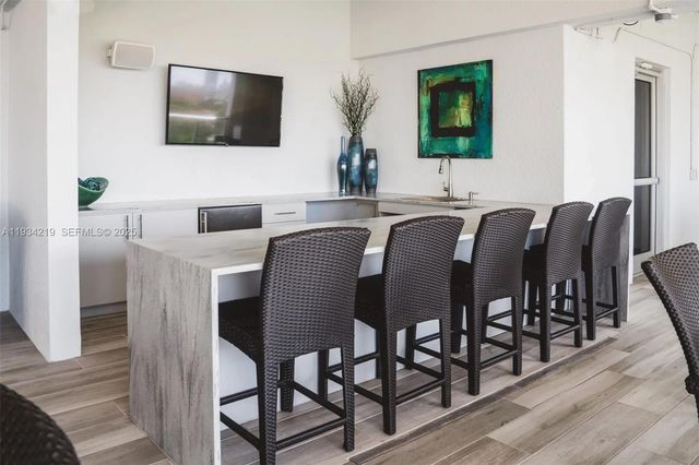 1170 NW 11th St A-304, Miami, FL 33136