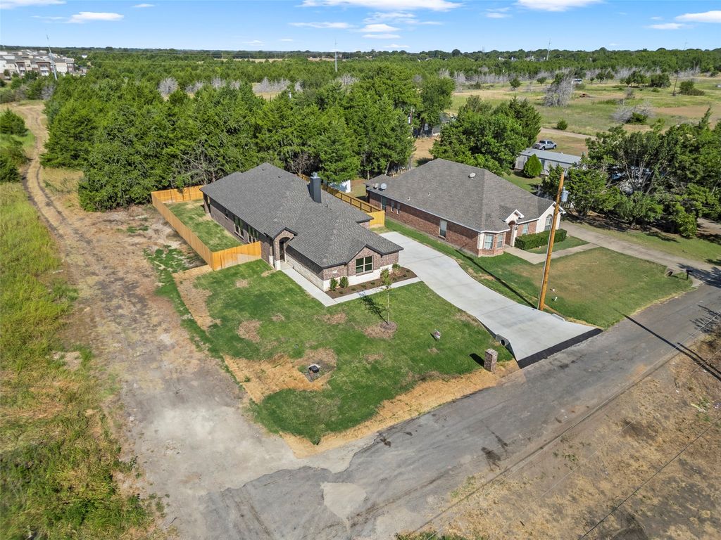 111 WATERCREST Lane, Glenn Heights, TX 75154 — exterior