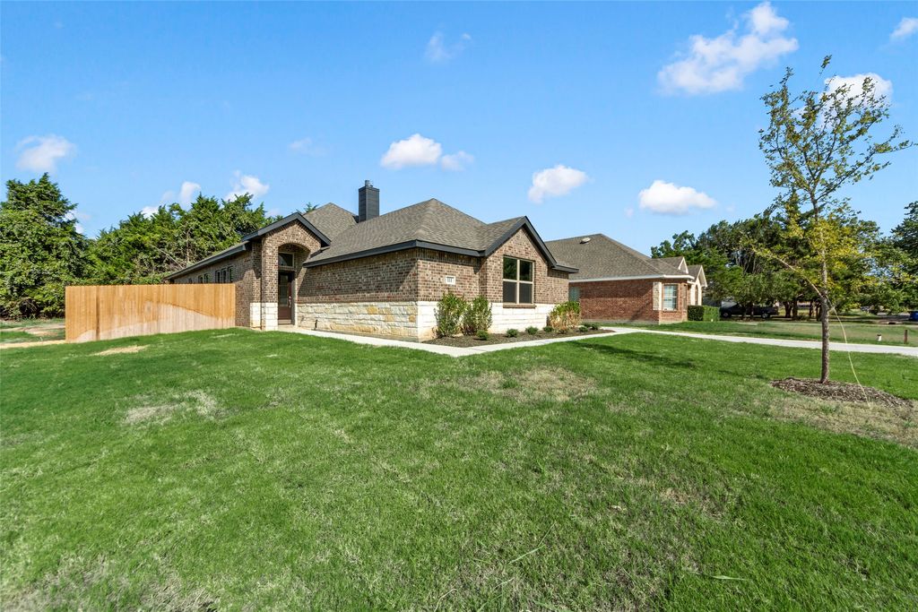 111 WATERCREST Lane, Glenn Heights, TX 75154 — photo 2