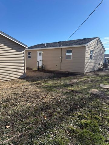 1518 Haven Ave, Salina, KS 67401