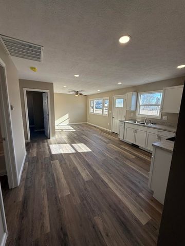 1518 Haven Ave, Salina, KS 67401