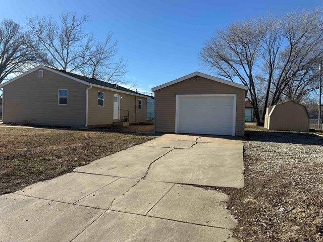 1518 Haven Ave, Salina, KS 67401
