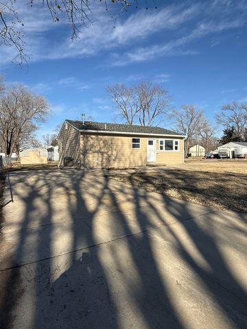 1518 Haven Ave, Salina, KS 67401