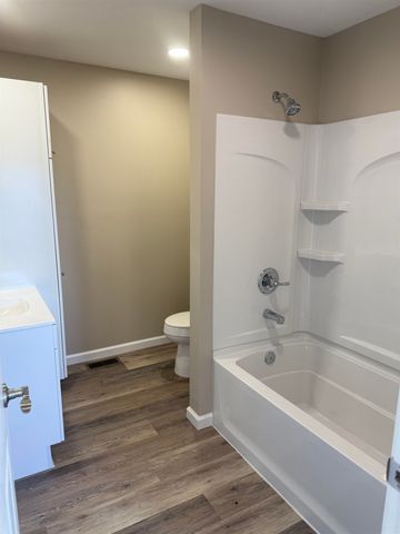 1518 Haven Ave, Salina, KS 67401