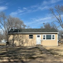 1518 Haven Ave, Salina, KS 67401