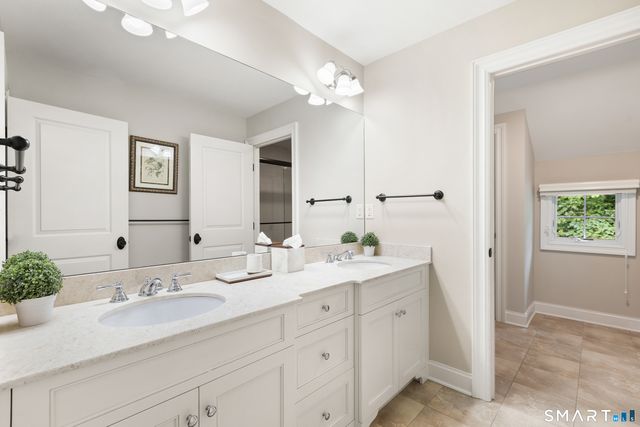 5 Aspetuck Glen, Weston, CT 06883