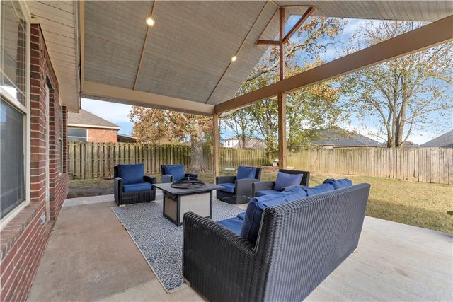 680 Reisling Street, Centerton, AR 72719