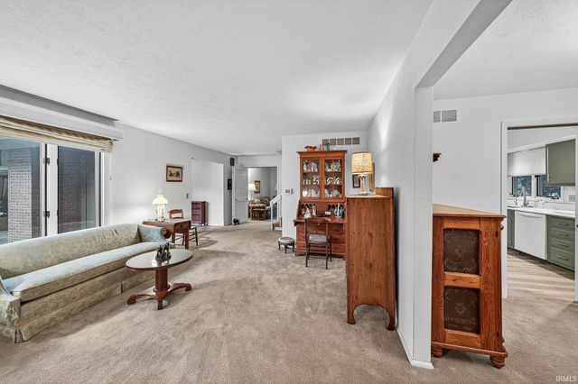 20744 S Gatehouse Drive, South Bend, IN 46637