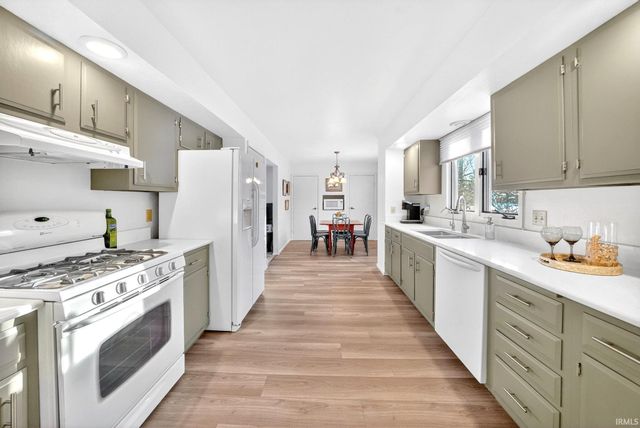 20744 S Gatehouse Drive, South Bend, IN 46637