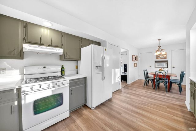 20744 S Gatehouse Drive, South Bend, IN 46637