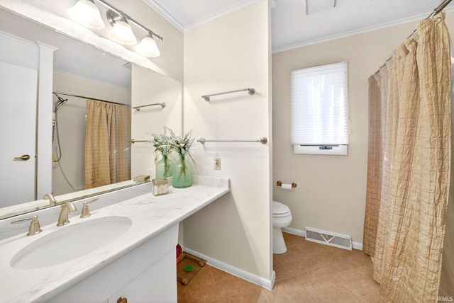 20744 S Gatehouse Drive, South Bend, IN 46637