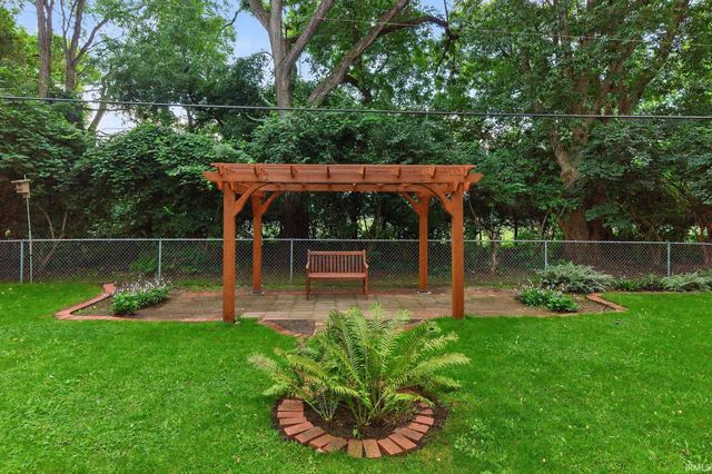 20744 S Gatehouse Drive, South Bend, IN 46637