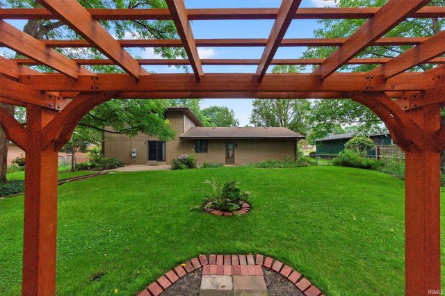 20744 S Gatehouse Drive, South Bend, IN 46637