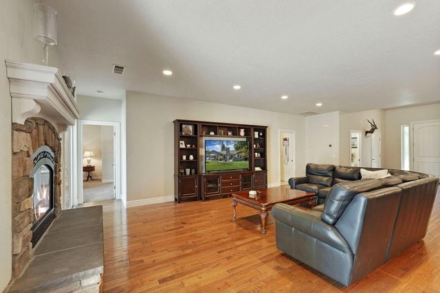 4817 E Morada Ln, Stockton, CA 95212