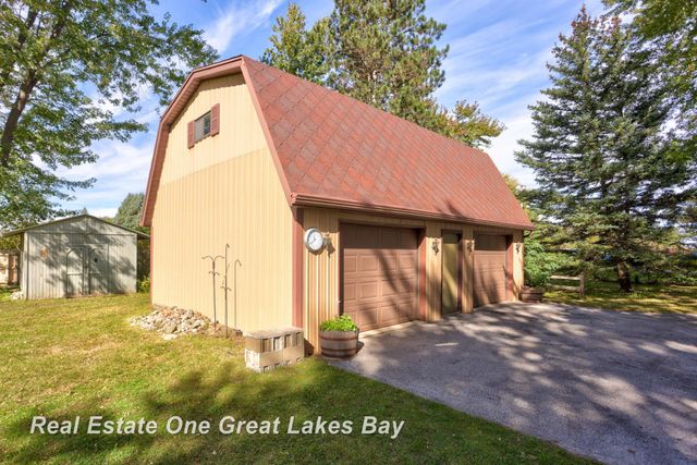 1891 W Moore Road, Saginaw, MI 48601