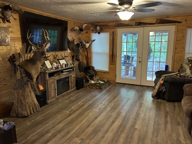 2867 Little Sulphur Creek Rd, Big Sandy, TN 38221