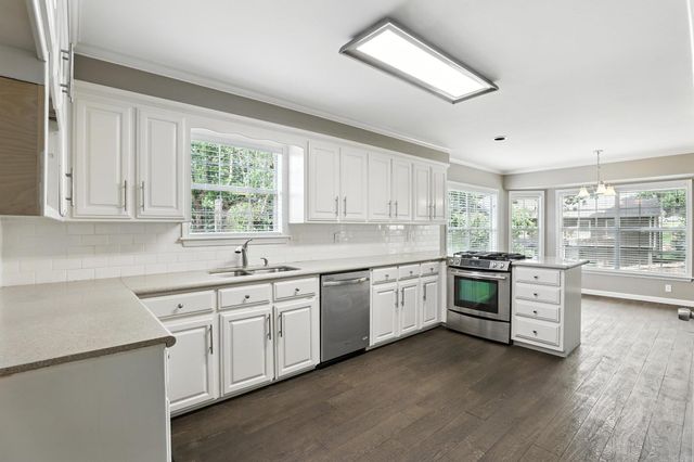 8 Combonne Ct, Little Rock, AR 72211