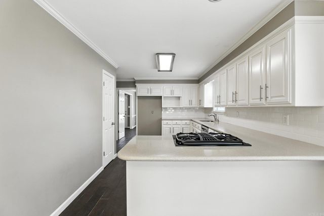 8 Combonne Ct, Little Rock, AR 72211