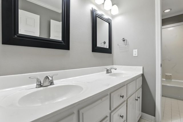 8 Combonne Ct, Little Rock, AR 72211