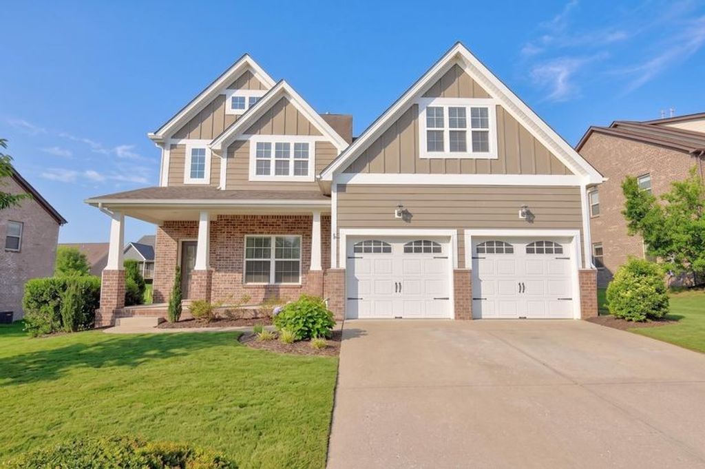 2323 Stockwood Trl, Thompsons Station, TN 37179