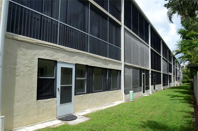 4435 1ST STREET NE 111, St Petersburg, FL 33703