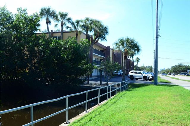 4435 1ST STREET NE 111, St Petersburg, FL 33703