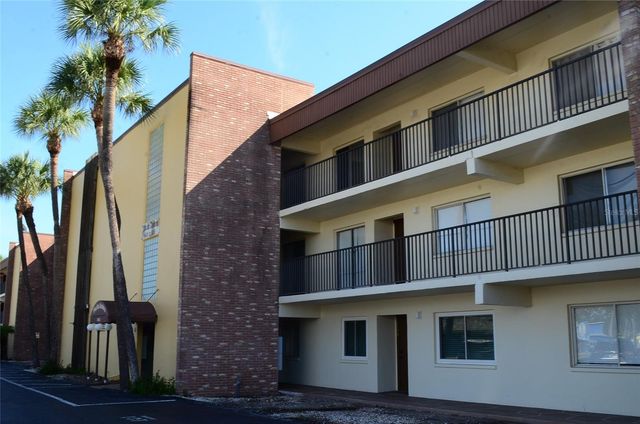4435 1ST STREET NE 111, St Petersburg, FL 33703