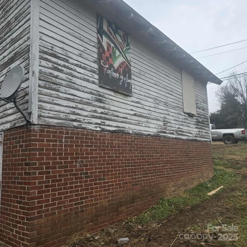 906 Sherman Street, Badin, NC 28009