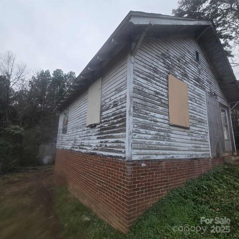 906 Sherman Street, Badin, NC 28009