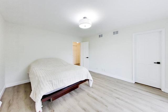 8S510 Oxford Lane, Naperville, IL 60565