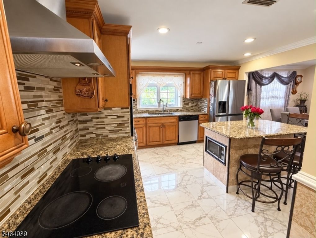 115 Crampton Ave, Woodbridge Twp., NJ 07095 — photo 2