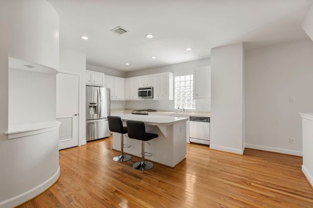 650 Westcross Street 42, Houston, TX 77018