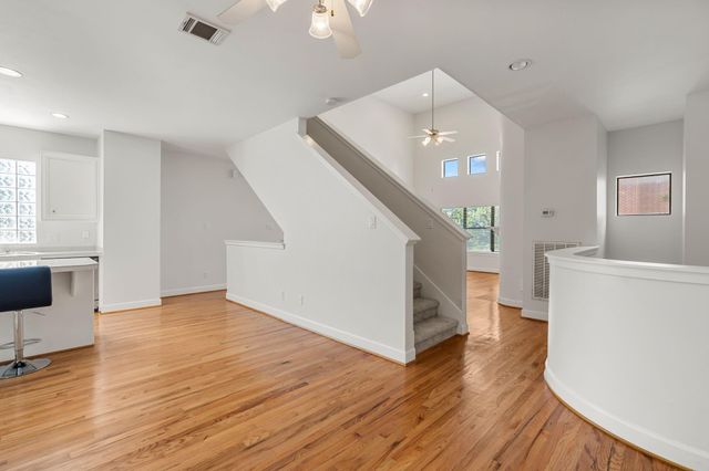 650 Westcross Street 42, Houston, TX 77018