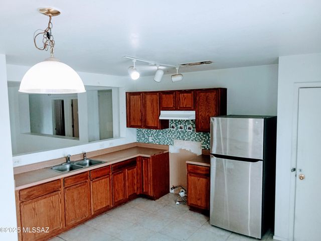 7363 S Bolingbroke Avenue, Tucson, AZ 85746