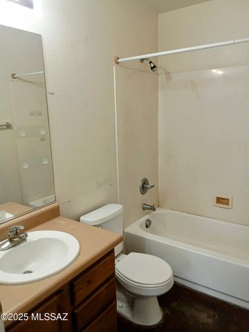 7363 S Bolingbroke Avenue, Tucson, AZ 85746