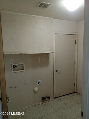 7363 S Bolingbroke Avenue, Tucson, AZ 85746