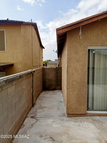 7363 S Bolingbroke Avenue, Tucson, AZ 85746