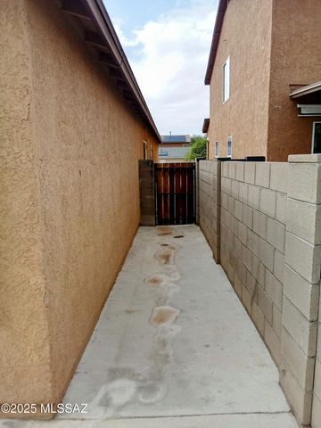 7363 S Bolingbroke Avenue, Tucson, AZ 85746