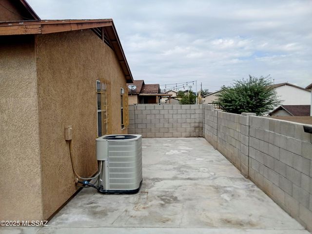 7363 S Bolingbroke Avenue, Tucson, AZ 85746