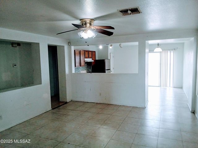 7363 S Bolingbroke Avenue, Tucson, AZ 85746