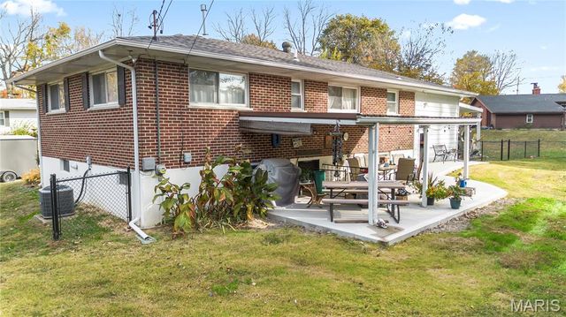 6106 Warren Drive, Belleville, IL 62223