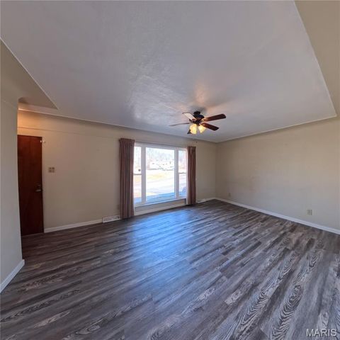 6106 Warren Drive, Belleville, IL 62223