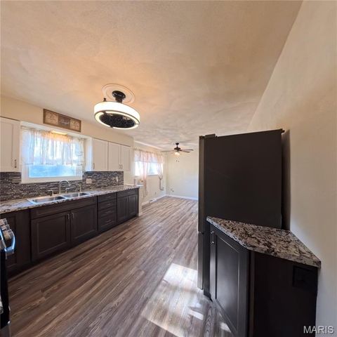 6106 Warren Drive, Belleville, IL 62223