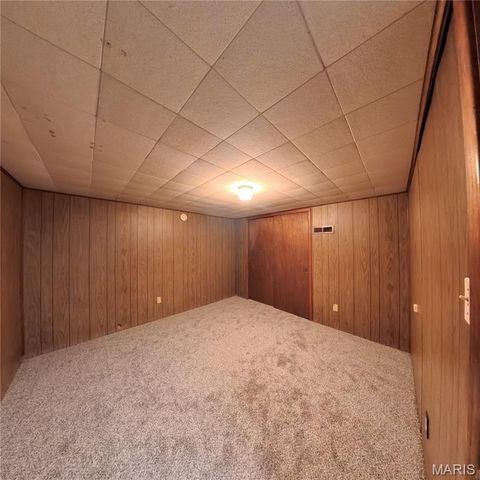 6106 Warren Drive, Belleville, IL 62223